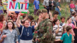 Doček NATO snaga 1999. godine u Prištini (Foto Santjago Lyon,AP)