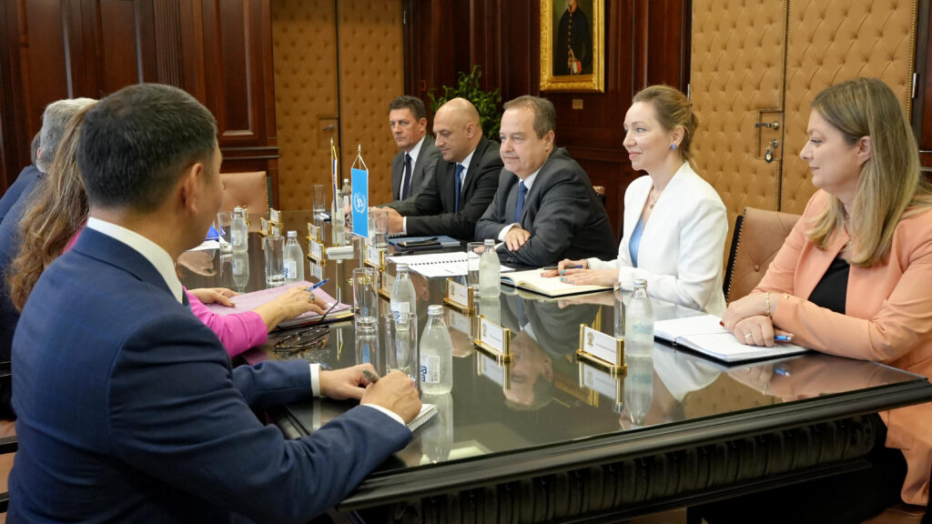 Dačić: Uloga UNMIK-a ključna za očuvanje bezbednosti Srba Detalj sa sastanka ministra unutrašnjih poslova Srbije Ivice Dačića i predstavnika Ujedinjenih nacija u Beogradu (Foto Ministarstvo unutrašnjih poslova Srbije)