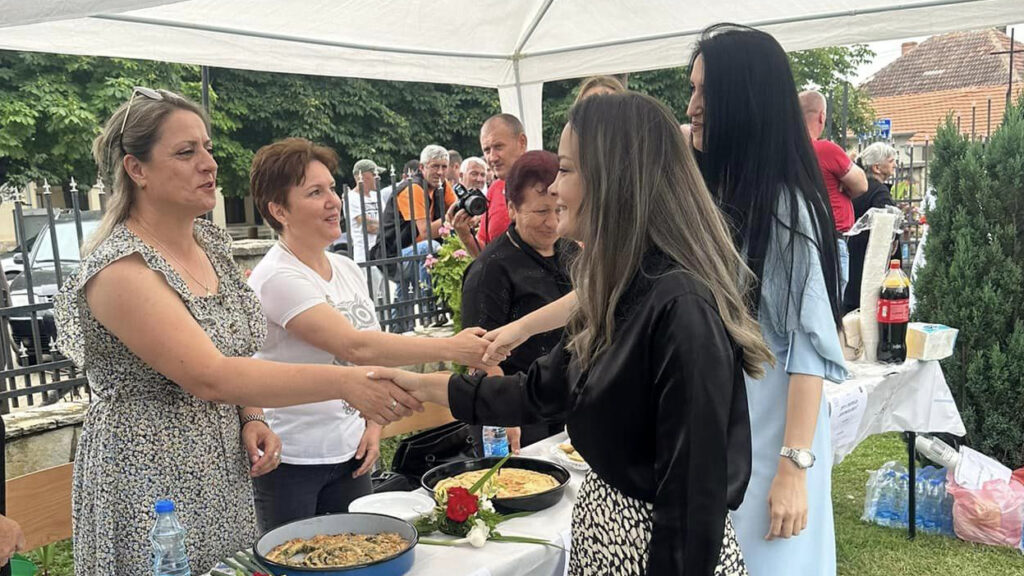 „Kosovska pita“ u Donjoj Gušterici: Peta pitijada povodom Vidovdana Detalj sa prošlogodišnje manifestacije "Kosovska pita" u Donjoj Gušterici (Foto Fejsbuk/TOG)