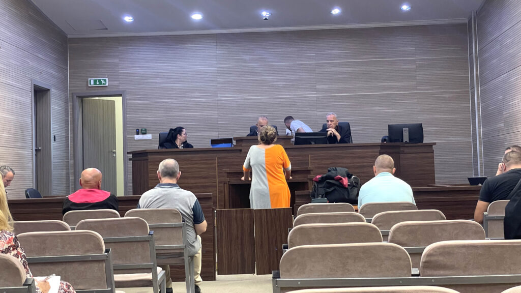 Optužena Silvana Arsović pred sudom daje izjavu o ubistvu Olivera Ivanovića Optužena Silvana Arsović pred sudom daje izjavu o ubistvu Olivera Ivanovića
