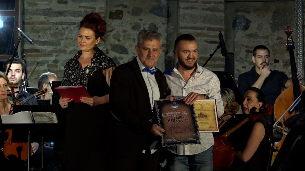 “Gračanička povelja” dodeljena je piscu Mirku Deniću iz Kragujevca (Foto Kim)