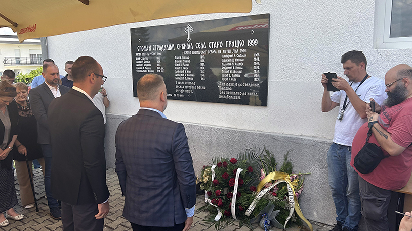 Predstavnici Srpske liste odaju poštu stradalima