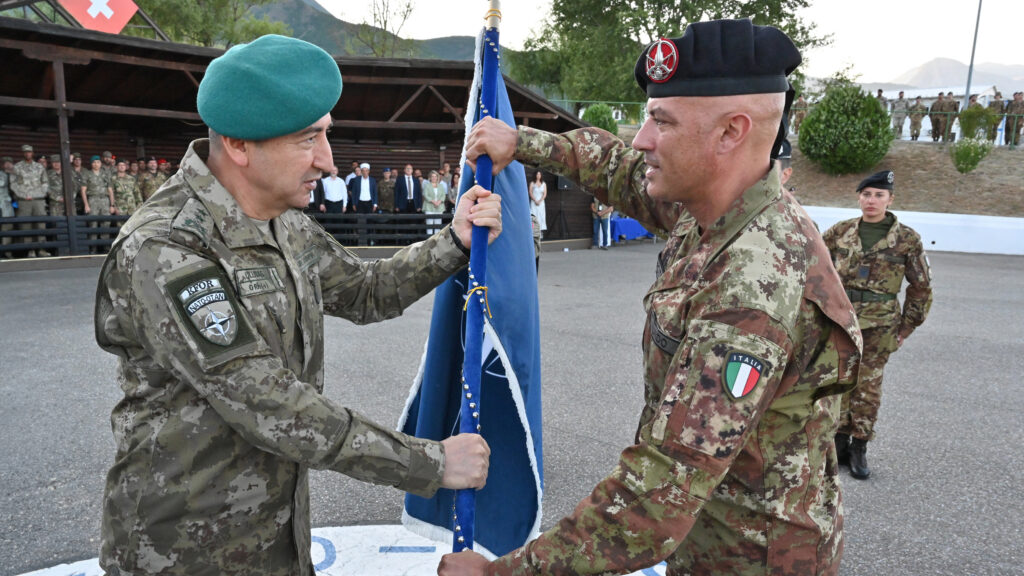 KFOR: Promena komande u kampu Vilađo Italija Vilađo Italija: Promena komande u kampu Vilađo Italija (Foto KFOR)