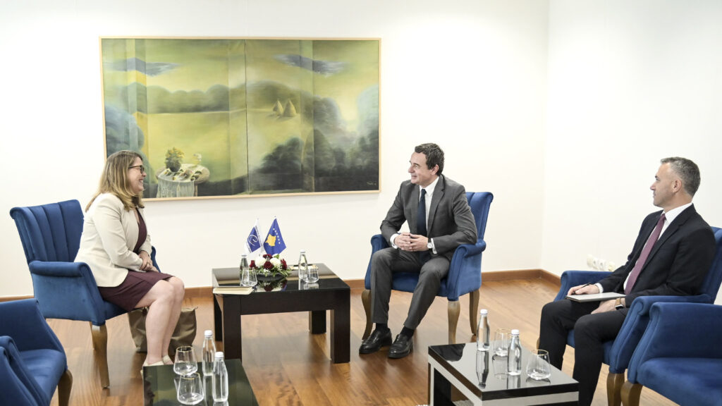 Kurti razgovarao sa šeficom Kancelarije SE na Kosovu Meri En Henesi