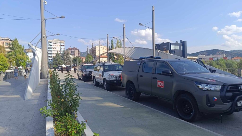 KFOR formirao kordon na sredini ibarskog mosta KFOR formirao kordon na sredini ibarskog mosta (Foto KoSSev)