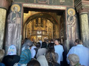 Liturgija u manastiru Gračanica (Foto Kim)