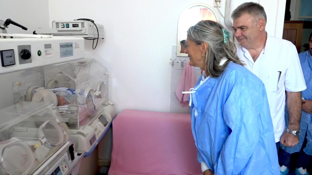 Miladinov posetila porodilište u Gračanici: U dve nedelje juna rođeno 27 beba Miladinov posetila porodilište u Gračanici (Foto Kim)