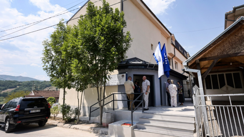 Još jedna nelegalna policijska baza, poručuju iz Srpske liste Srpska lista saopštava da je u Sočanici otvorena „još jedna nelegalna policijska baza“ (Foto Kabinet premijera Kosova)