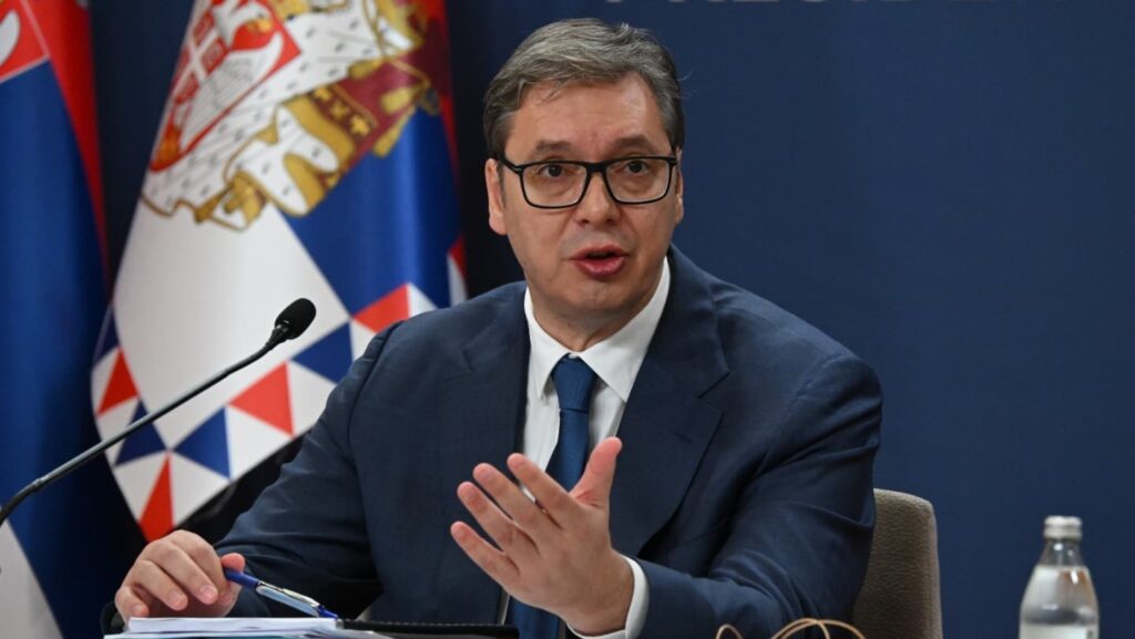 Aleksandar Vučić sinoć izjavio da „za batinaše i hulgane neće biti milosti“ (Foto Fejsbuk/Aleksandar Vučić)