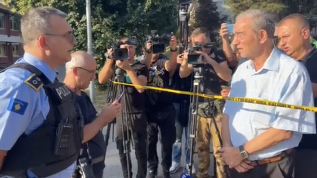 Sa okupljanja ispred srpskih institucija