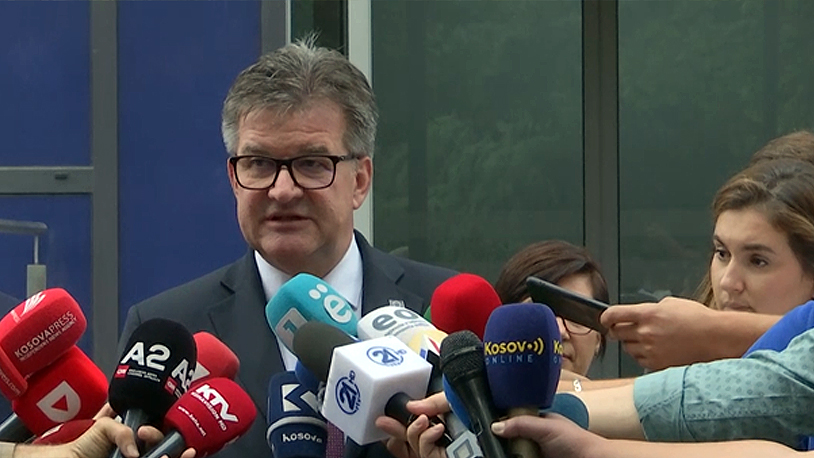 Lajčak: Kosovo i Srbija mogu da budu ponosni na Ohridski sporazum Miroslav Lajčak se obraća novinarima u Prištini (Foto arhiva Kim)