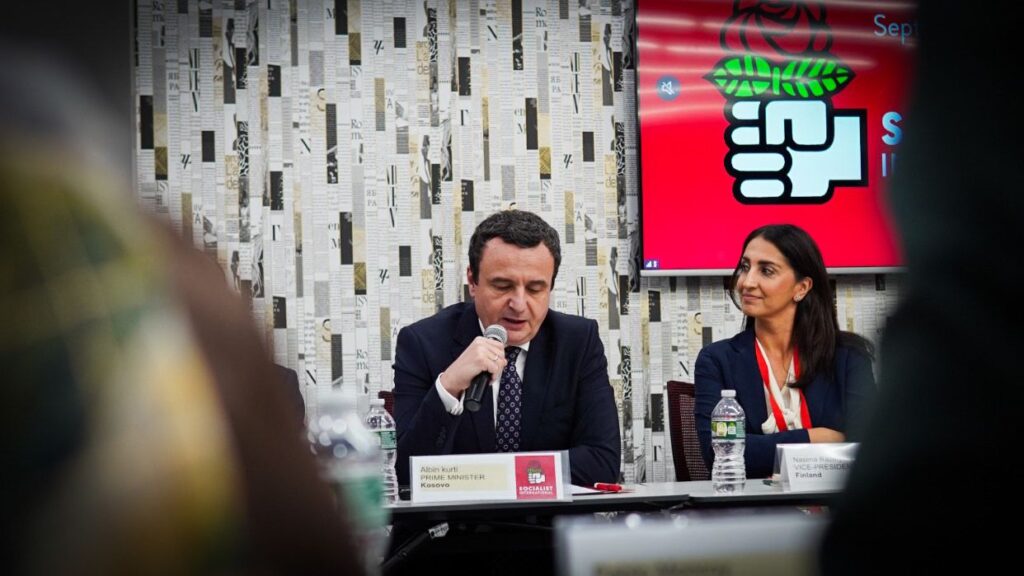 Kurti: Stari režim deli novac određenim medijima kako bi stvorio dezinformacije Aljbin Kurti (Foto Fejsbuk/Samoopredeljenje)