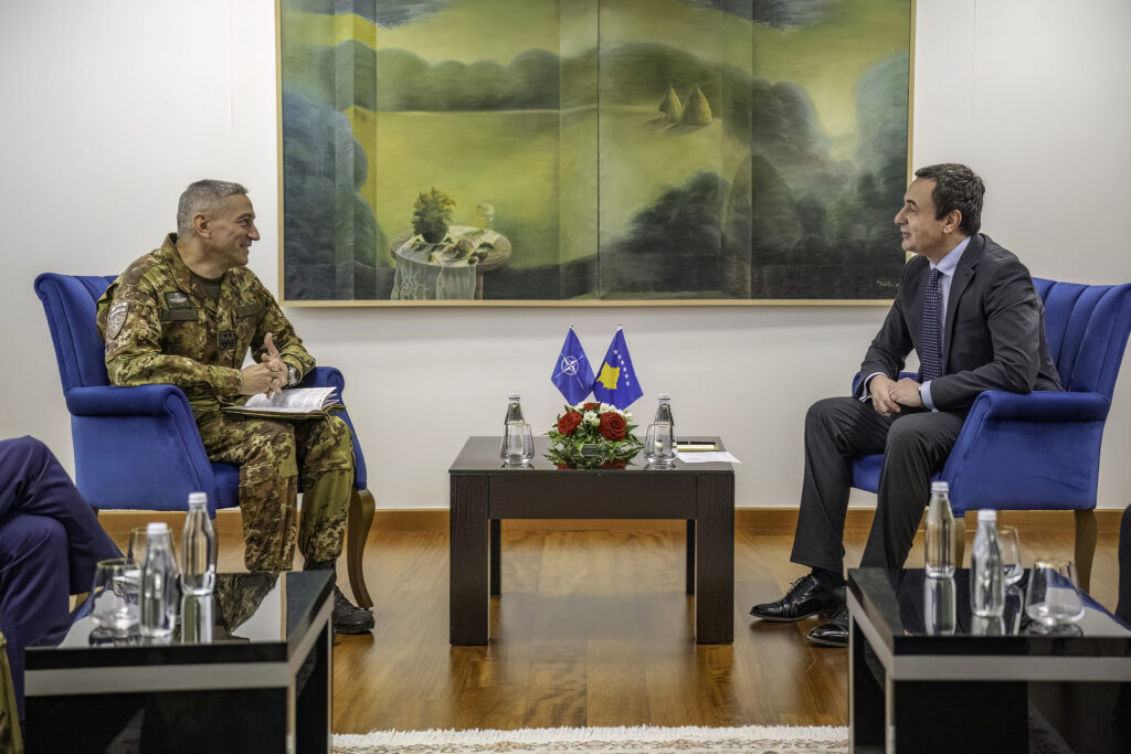 Barduani sa Kurtijem: Puna podrška Kfora dijalogu Beograda i Prištine (Foto KFOR)