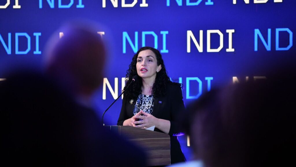 Visar Azemi najavio da će Vjosa Osmani i njen tim biti deo liste DSK (Foto X@VjosaOsmaniPRKS)