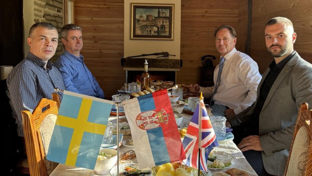Predstavnici PKS-a sa ambasadorima Velike Britanije i Švedske o političko-bezbednosnoj situaciji (Foto PKS)