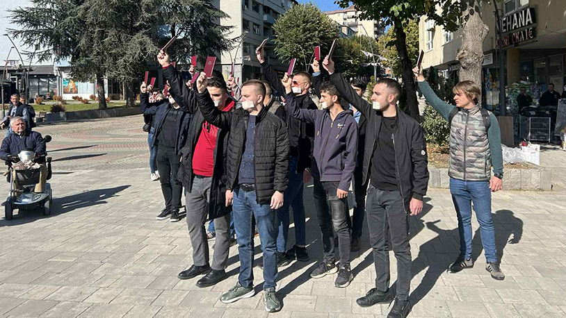 Protestna šetnja studenata u Mitrovici Protestna šetnja studenata u Mitrovici (Foto Kim)