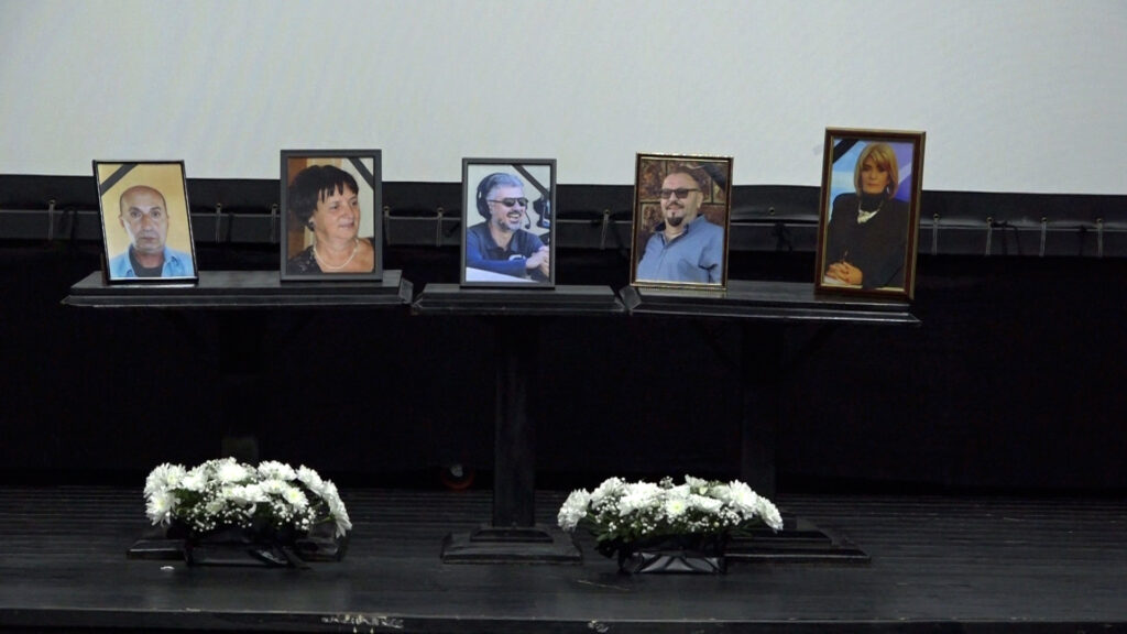 Gračanica: Održan komemorativni skup preminulim medijskim radnicima Gračanica: Održan komemorativni skup preminulim medijskim radnicima (Foto Kim)