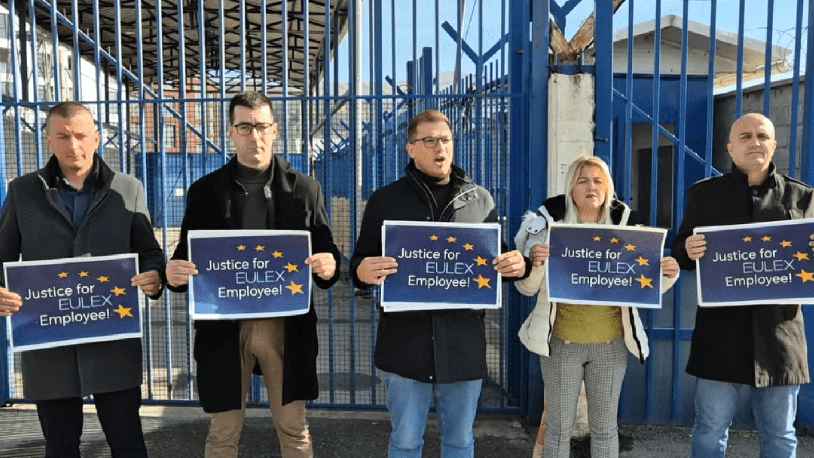 Srpska demokratija u Južnoj Mitrovici: Protest podrške napadnutom radniku Euleksa Srpska Demokratija, protest ispred Euleksa u Južnoj Mitrovici