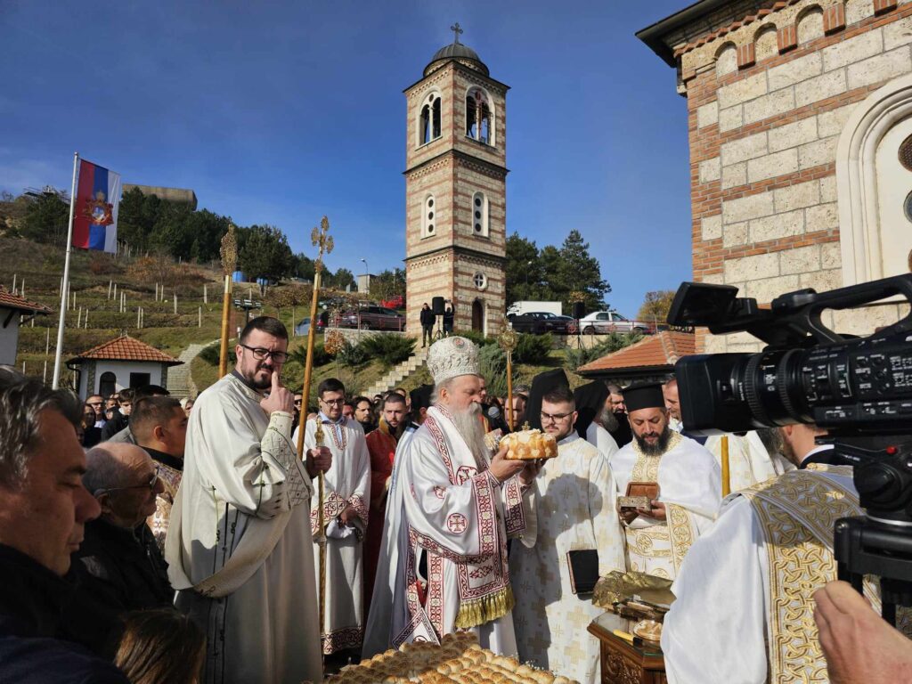 Teodosije u Mitrovici: Ovaj grad nije slobodan za nas hrišćane, čekamo Božju pomoć i bolje vreme