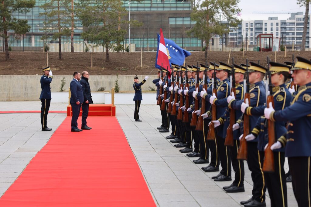 Ejup Maćedonci i Andris Spruds (Foto Ministarstvo odbrane Kosova)