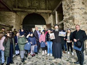 Albanski učenici posetili manastir Visoki Dečani