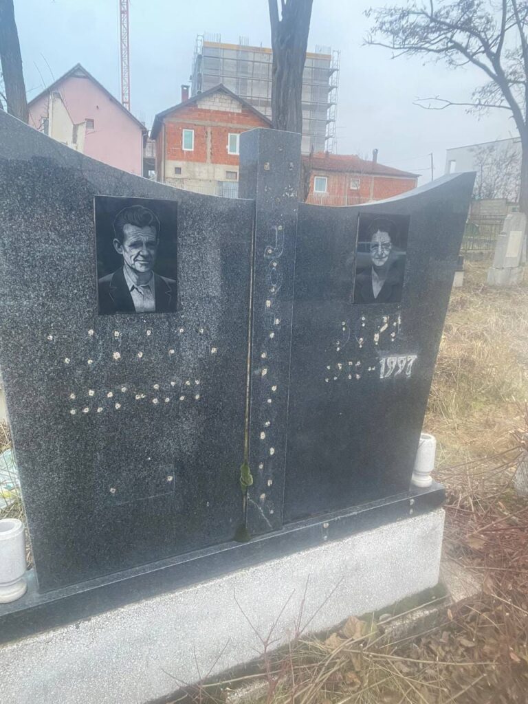 Oskrnavljeno groblje u Gnjilanu