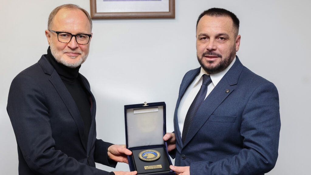 Maćedonci sa ministrom odbrane Letonije: Srbija predstavlja opasnost po bezbednost Zapadnog Balkana Ejup Maćedonci i Andris Spruds (Foto Ministarstvo odbrane Kosova)