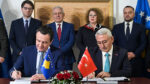 Vlada Kosova sa turskom MKE potpisala ugovor o fabrici za proizvodnju municije (Foto Kabinet premijera Kosova)