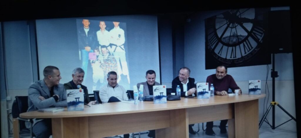 Održana promocija knjige „Karate u Kosovskoj Mitrovici“ – posvećene Oliveru Ivanoviću Održana promocija knjige „Karate u Kosovskoj Mitrovici“ – posvećene Oliveru Ivanoviću (Foto KoSSev)