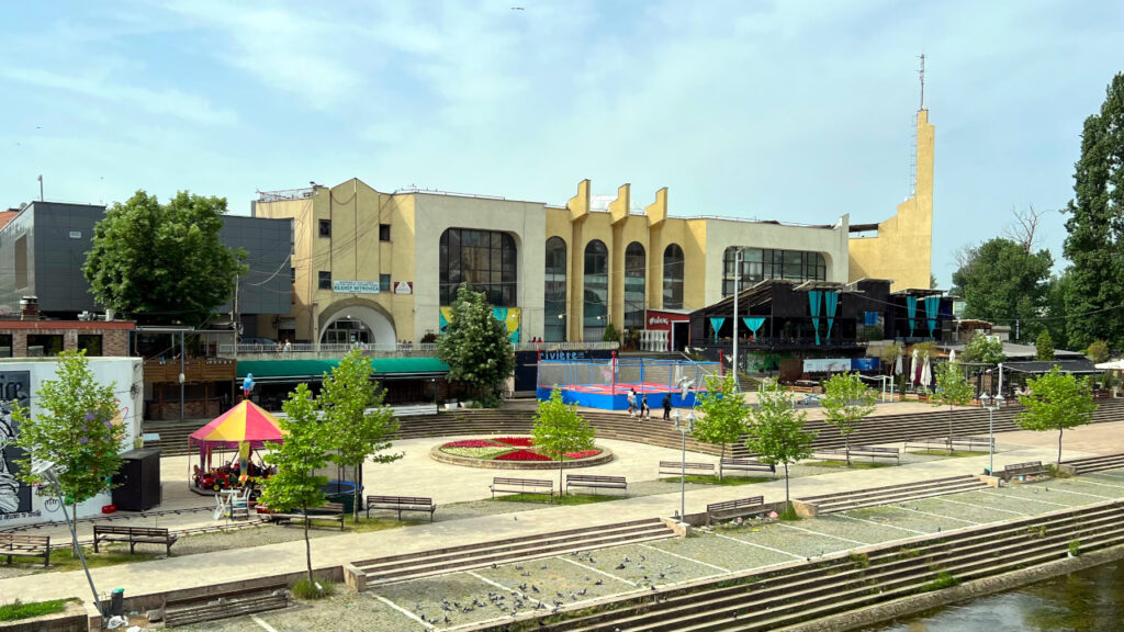 Srpska demokratija upozorava na današnji skup Samoopredeljenja u Centru za kulturu „Redžep Mitrovica“, ilustracija (Foto Planeti/CC BY-SA 4.0 via Wikimedia Commons)