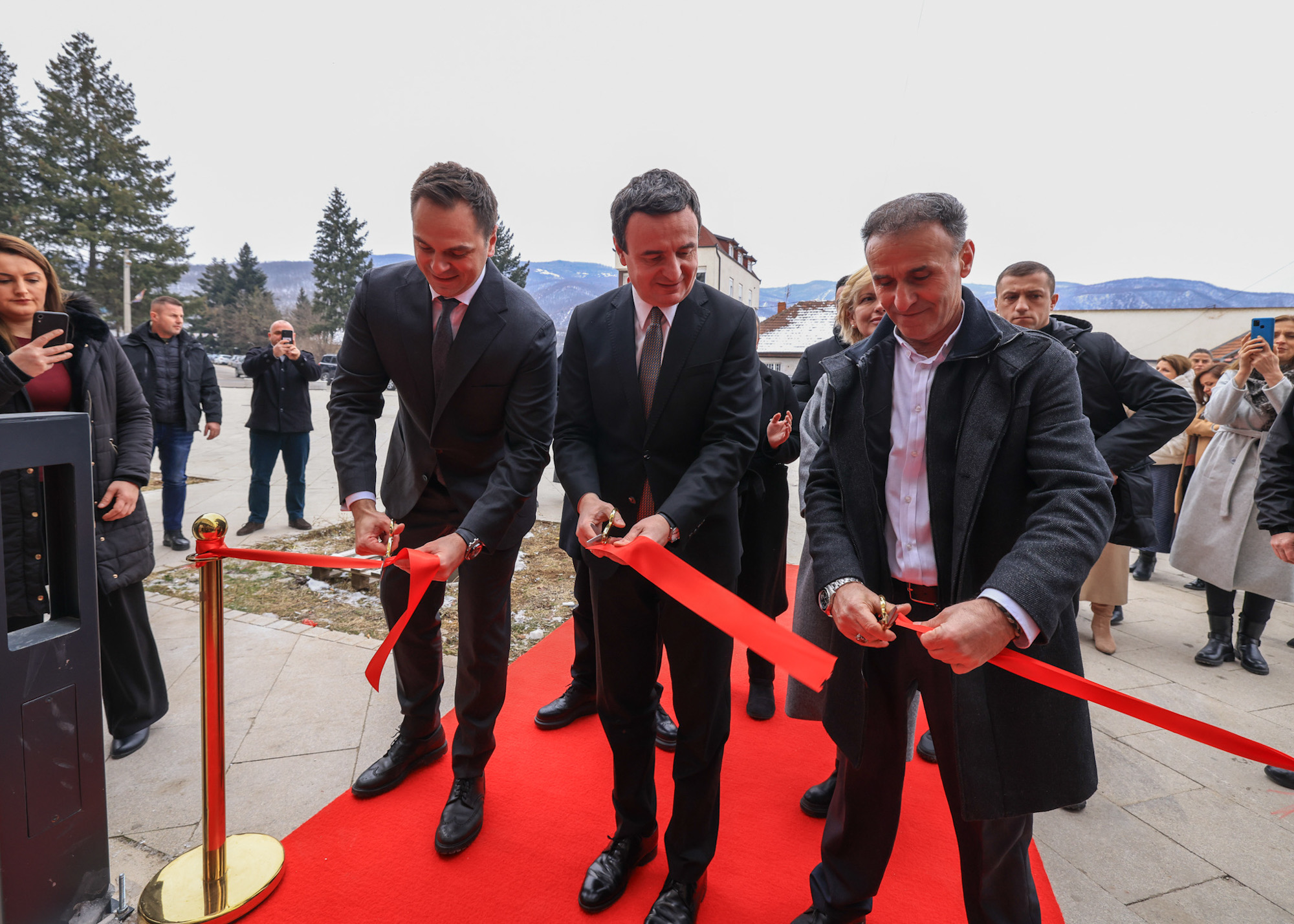 Otvaranje prve filijale Ekonomske banke u Leposaviću (Foto Kim)