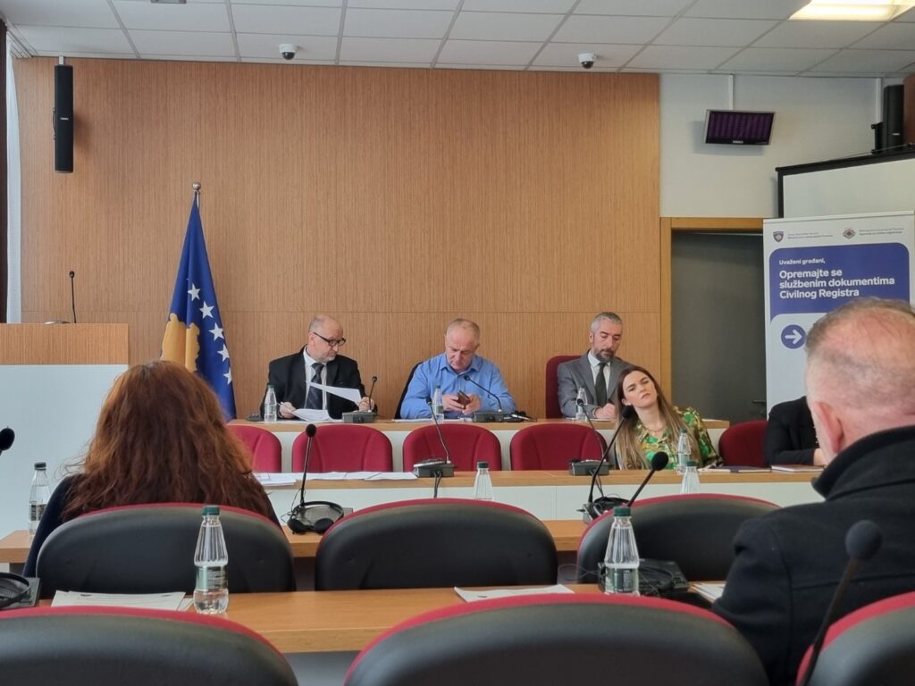 SO S.Mitrovica odobrila finansijsku pomoć za novorođenčad, mlade bračne parove, decu sa posebnim potrebama odbornici