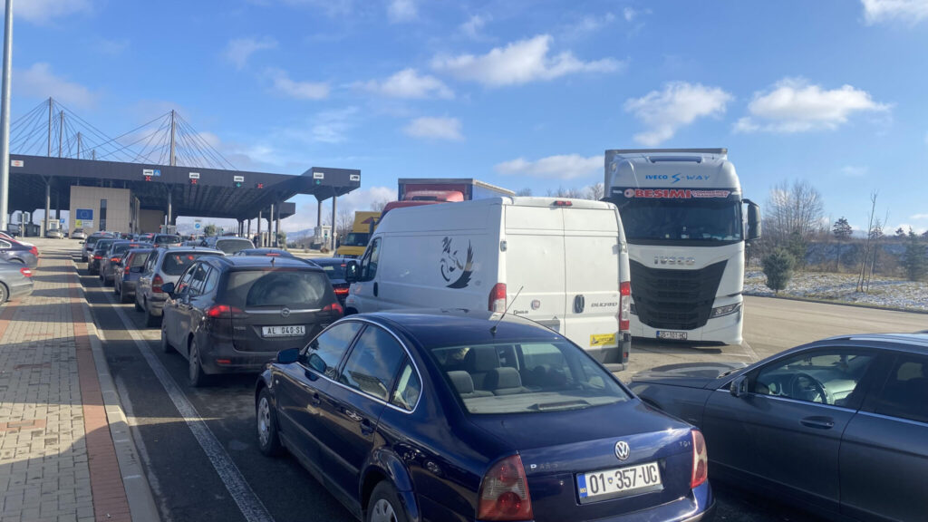 I dalje duga čekanja na prelazima