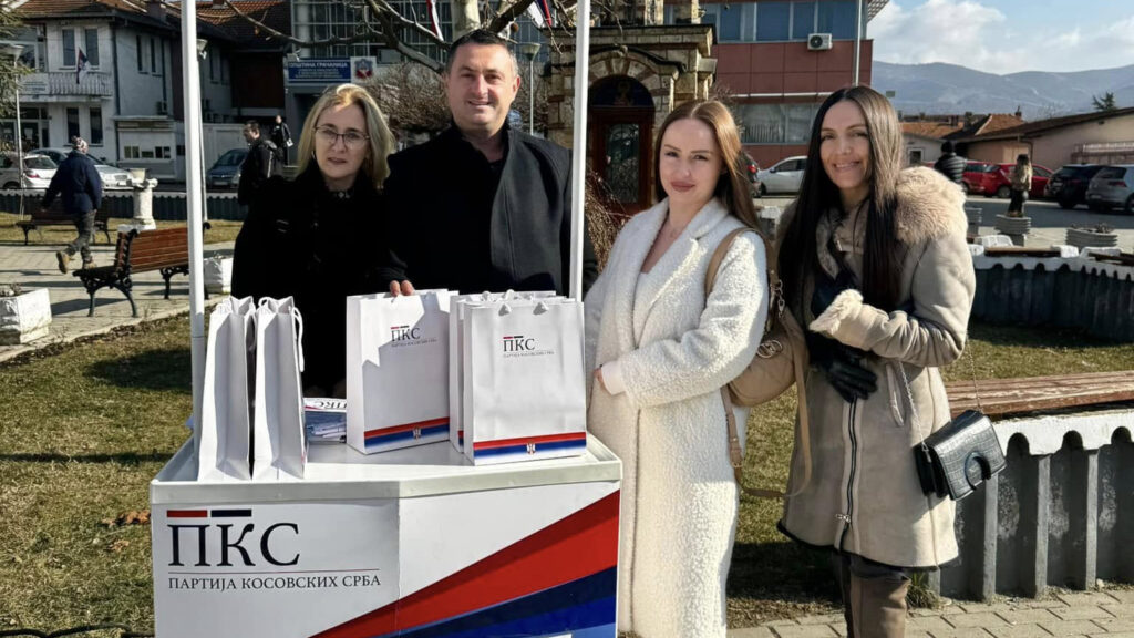 PKS: Marko Arsić iz SL uništavao promotivni materijal u Gračanici, policiji prijavljen slučaj Članovi PKS u Gračanici (Foto PKS)