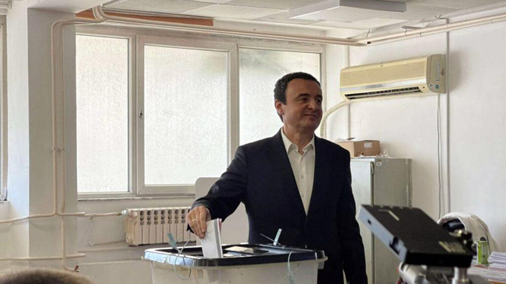 Glasali kandidati za premijera vodećih albanskih partija Aljbin Kurti - glasali kandidati za premijera vodećih albanskih partija (Foto Ekonomija onlajn)