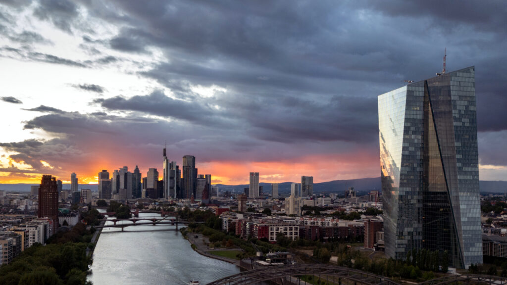 Evropska centralna banka je krajem 2021. krenula u redizajn novčanica - konkurs za dizajn je ove godine, dok će Savet ECB konačne motive izabrati sledeće (Foto Boris Roessler/dpa)