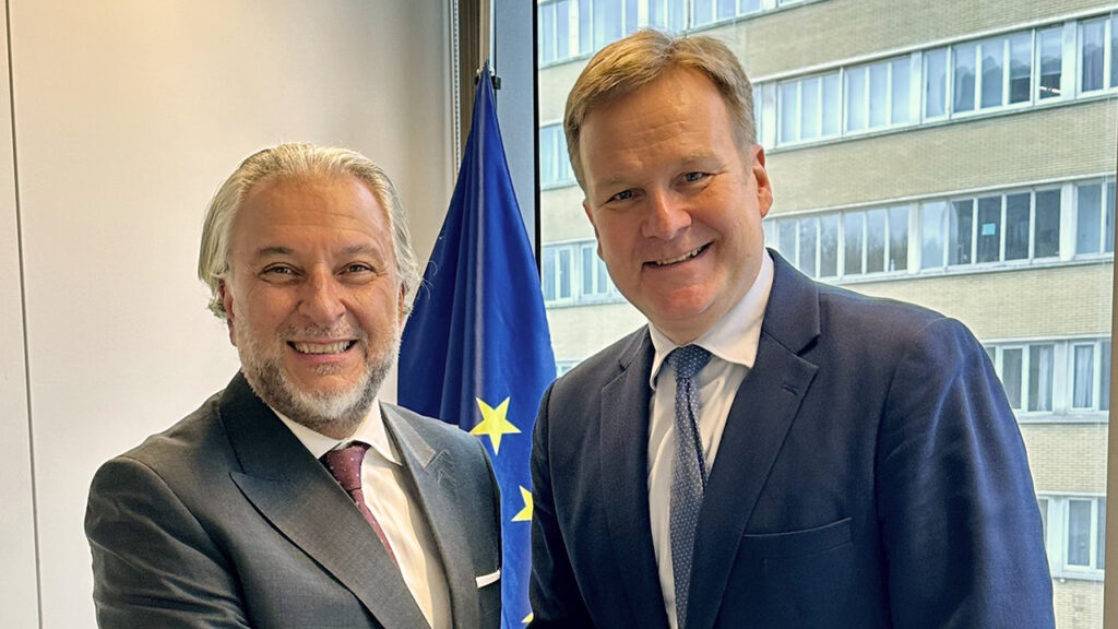 Sorensen odvojeno razgovarao sa Bisljimijem i Petkovićem Šef Euleksa Đovani Pjetro Barbano i specijalni izaslanik EU za dijalog Kosova i Srbije Peter Sorensen (Foto X@EUSR_Dialogue
