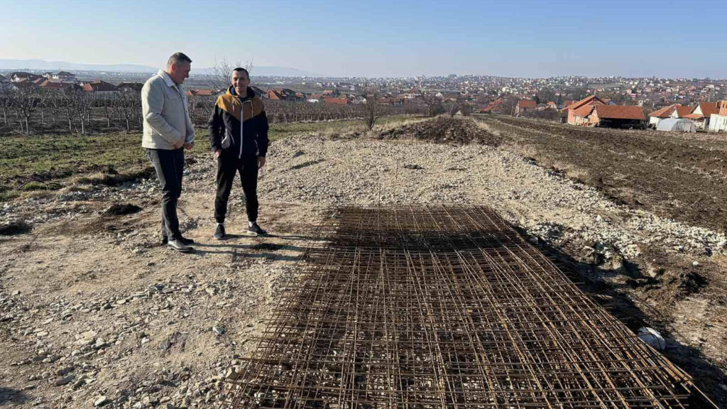 Rašić položio kamene temeljce za osam kuća u opštinama Gračanica i Lipljan Nenad Rašić