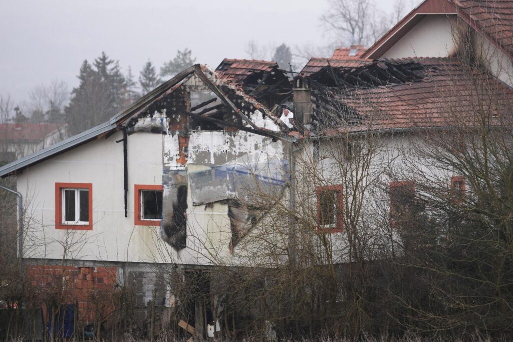 Preminule još tri žene povređene u požaru u staračkom domu u Barajevu (Foto: FoNet/AP)