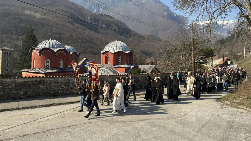 Vladika Ilarion služio liturgiju u Pećkoj Patrijaršiji, zamonašena sestra Sofija Vladika Ilarion služio liturgiju u Pećkoj Patrijaršiji, zamonašena sestra Sofija (Foto Radio Goraždevac)