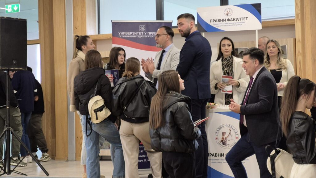 Sajam obrazovanja u Lapljem Selu: Studiraj na Prištinskom univerzitetu u Mitrovici Sajam obrazovanja u Lapljem Selu: Studiraj na Prištinskom univerzitetu u Mitrovici (Foto Kim)