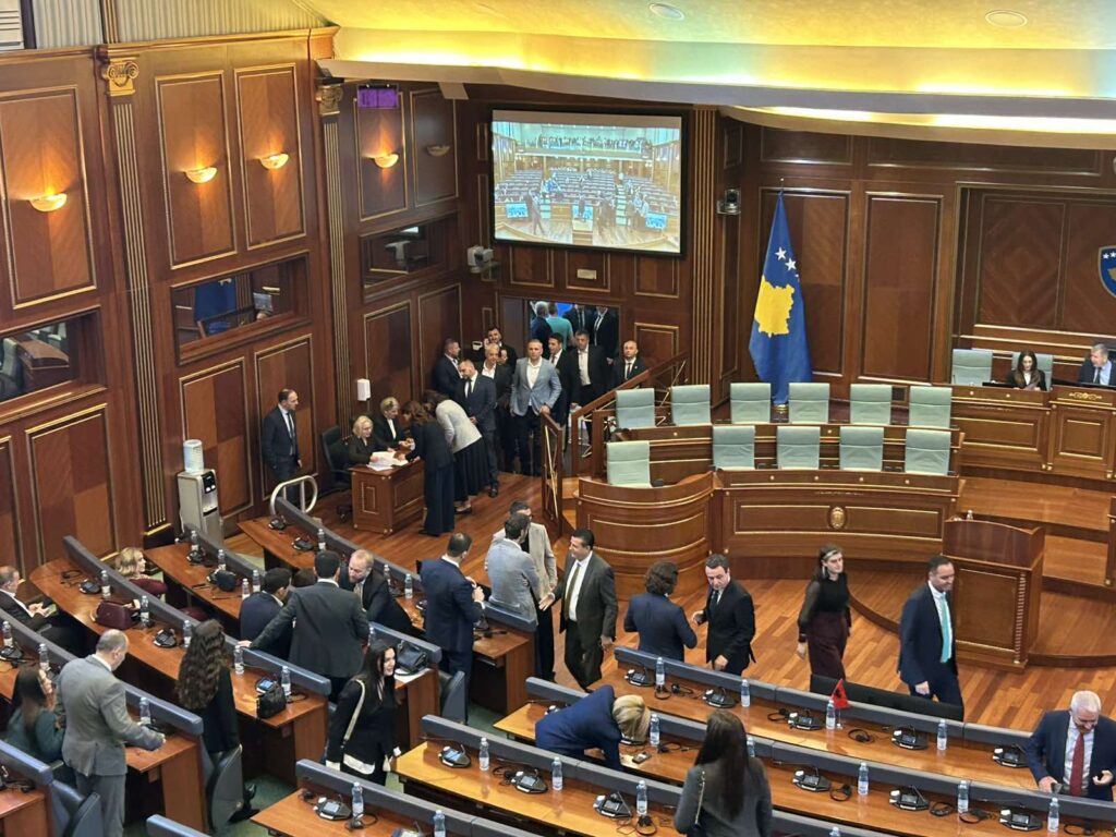 Hadžiju opet nije izabrana za predsenicu, sednica odložena (Foto Kim)