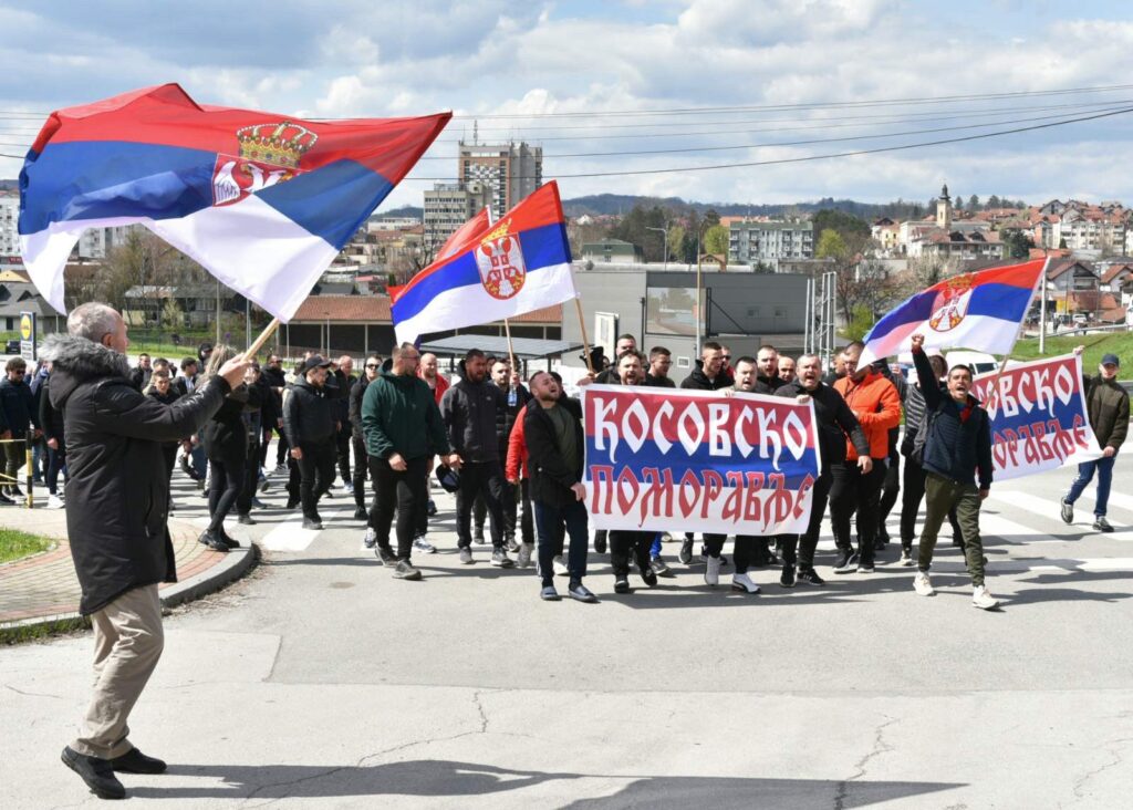 Petković u Gornjem Milanovcu dočekao Srbe sa Kosova koji pešače do Beograda (Foto Petar Petković/Fejsbuk)