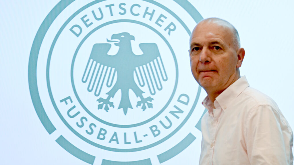DFB neće promeniti stav da Rusiji nema mesta u međunarodnim takmičenjima, poručio uoči kongresa UEFA u Beogradu šef nemačke fudbalske organizacije Nojendorf (Foto Federico Gambarini/dpa)