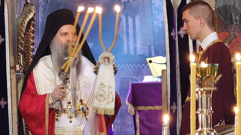 Patrijarh Porfirije u Visokim Dečanima; „U Hristu nemamo neprijatelje“ Patrijarh Porfirije u Visokim Dečanima; „U Hristu nemamo neprijatelje“ (Foto Kim)