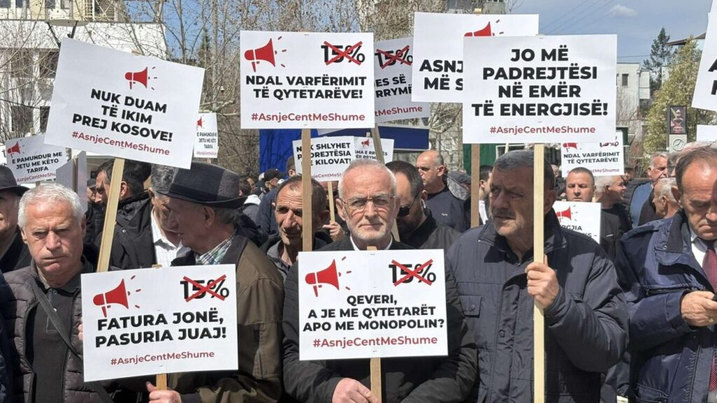 Protest zbog poskupljenja struje u Prištini (Foto Ekonomia onlajn)