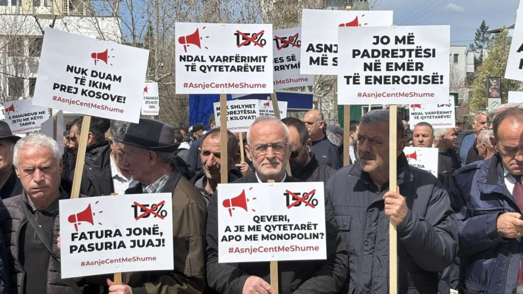 Protesti u Prištini zbog poskupljenja struje, najavljena tužba protiv RUE (Foto Ekonomia onlajn)