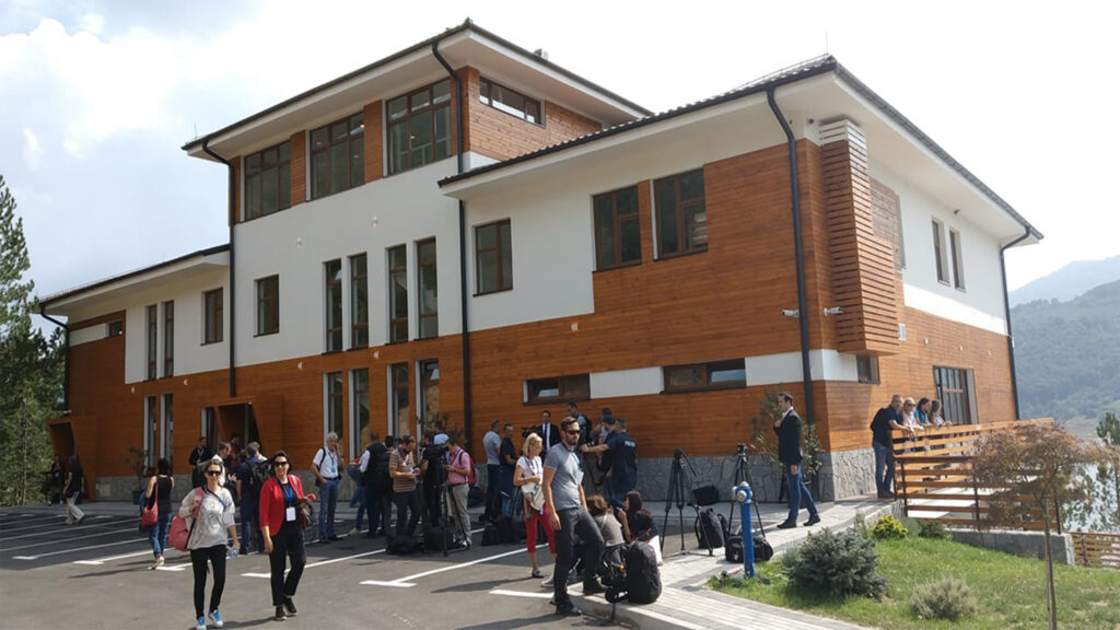 Crveni krst KiM: Policija bezrazložno ušla u naš centar na Gazivodama (Foto KoSSev)