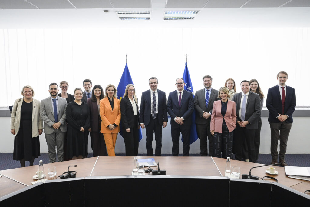 Kurti sa delegacijom Kongresa SAD o dijalogu sa Srbijom i evropskom putu Kosova Kurti sa delegacijom Kongresa SAD o dijalogu sa Srbijom i evropskom putu Kosova (Foto kabinet premijera)