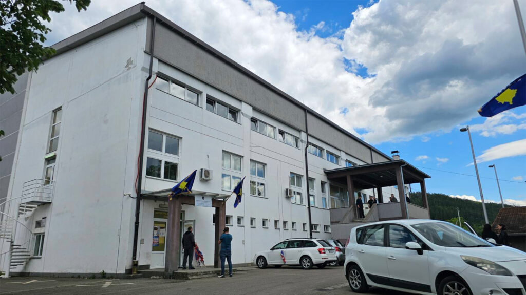Radosavljević o preuzimanju hale u Leposaviću: Rekli nam da slobodno dođemo na posao, a promenili brave